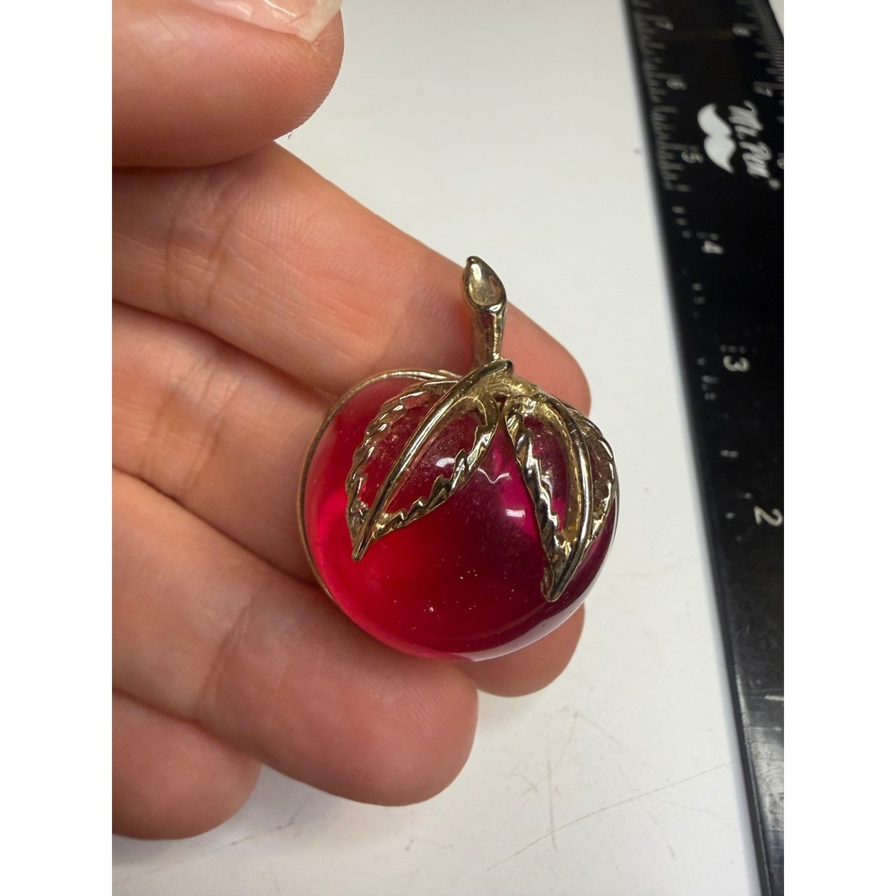 Sarah Coventry Red Jelly Belly Apple Brooch Gold Tone Fruit Pin Vintage